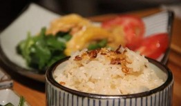 三两米饭爆料视频,网红美食背后的制作过程